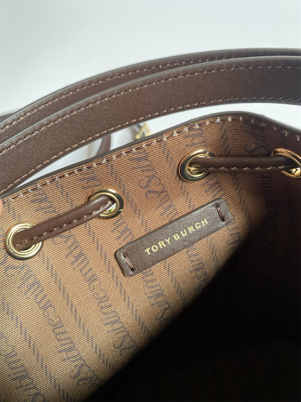 【送料関税込】TORY BURCH Tモノグラム コーテッドキャンバス Tモノグラム コーテッドキャンバス エンベロープ チェーン