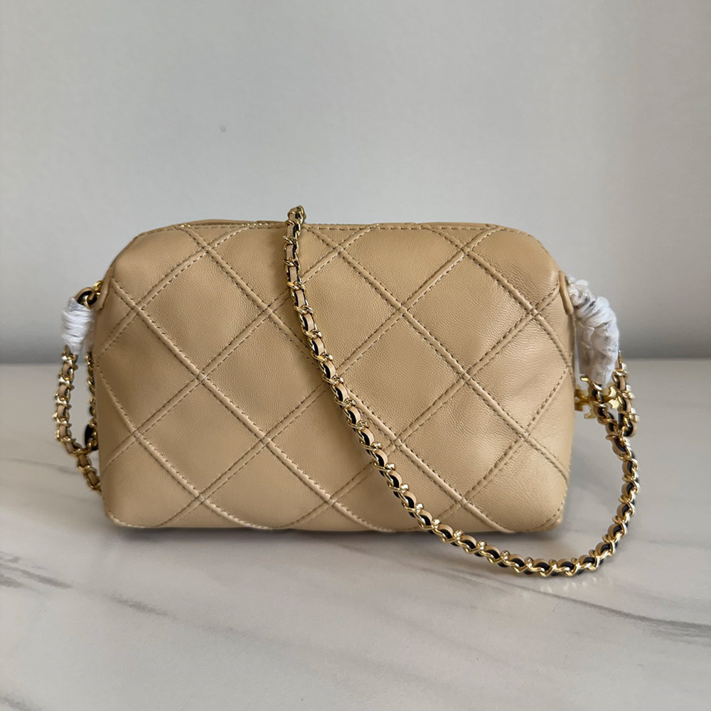 【完売必至】バーバリー■取り外せるチャーム付きチェーンバッグ BURBERRY バーバリー モノグラムキルティング TBミニチェーン