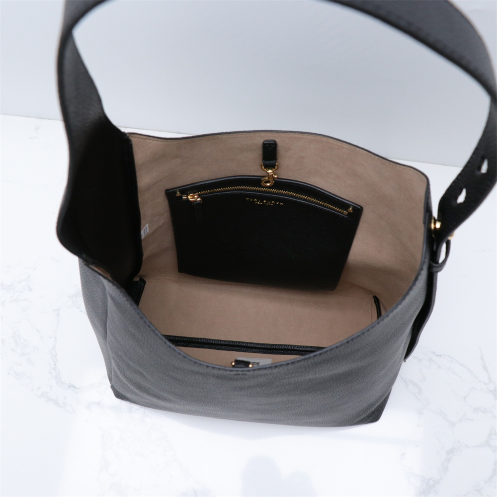 TORY BURCH トリーバーチ ROMY PEBBLED HOBO ロミー ホーボー