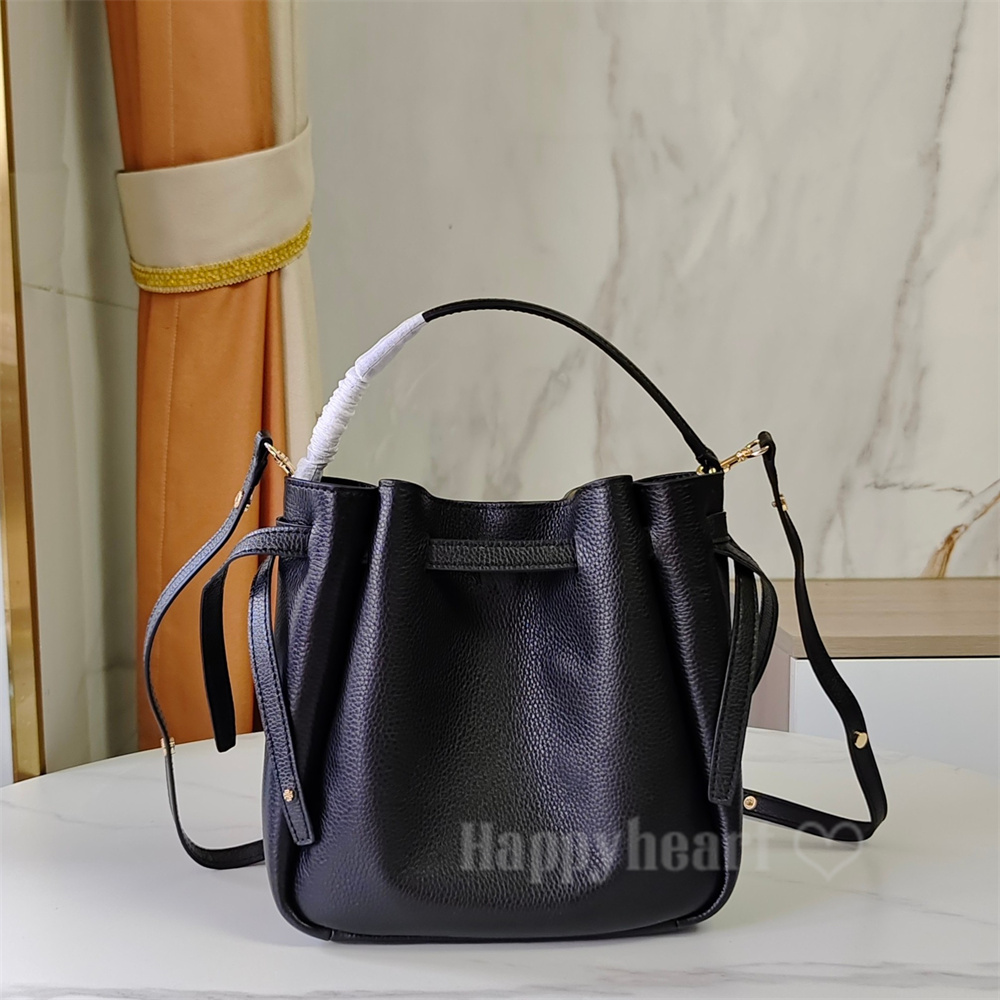 素敵！【Tory Burch 】ロミー ペブルドスモールバケットバッグ Amazon | Tory Burch レディース ロミー ペブルド スモール