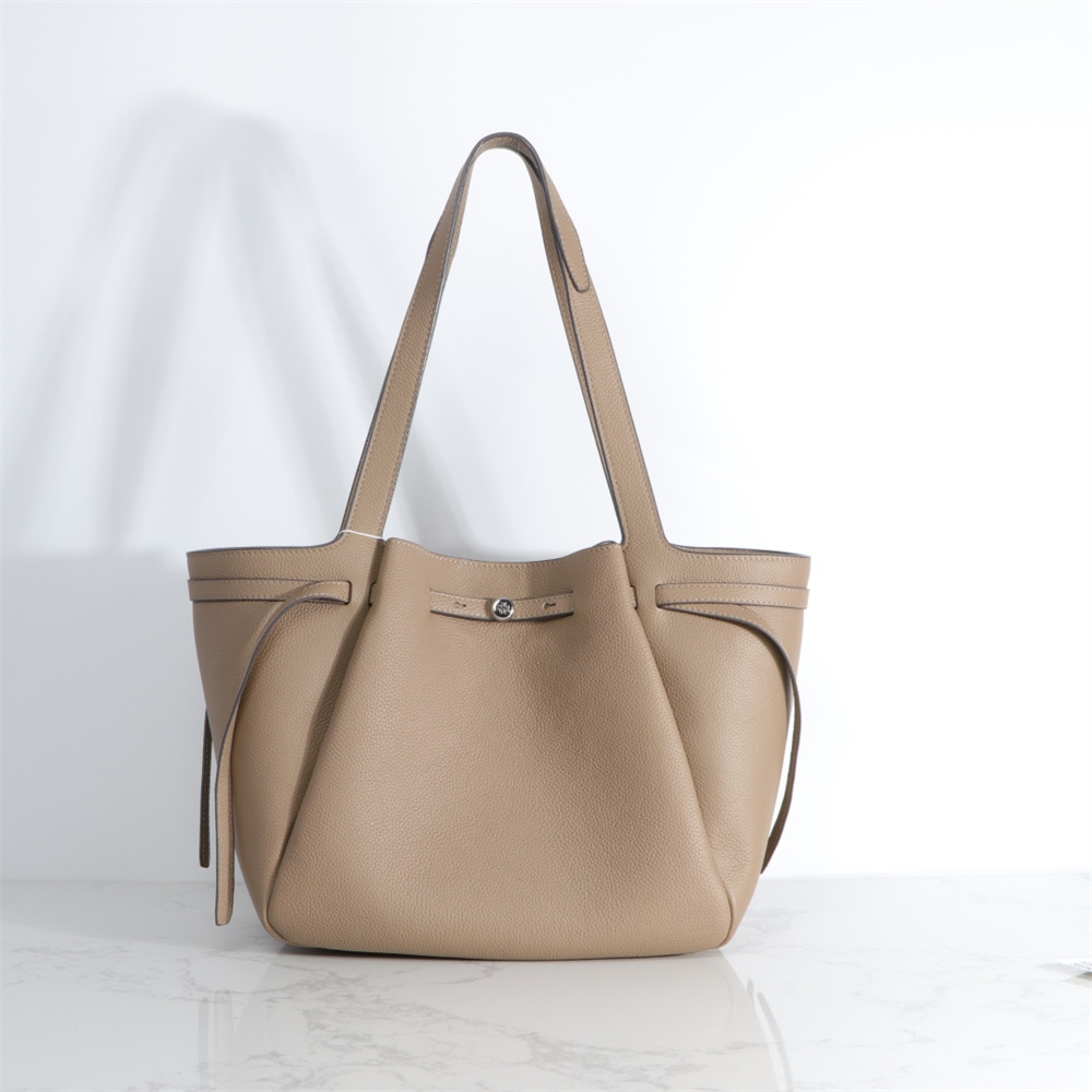 TORY BURCH（トリーバーチ） TORY BURCH ROMY PEBBLED BUCKET BAG