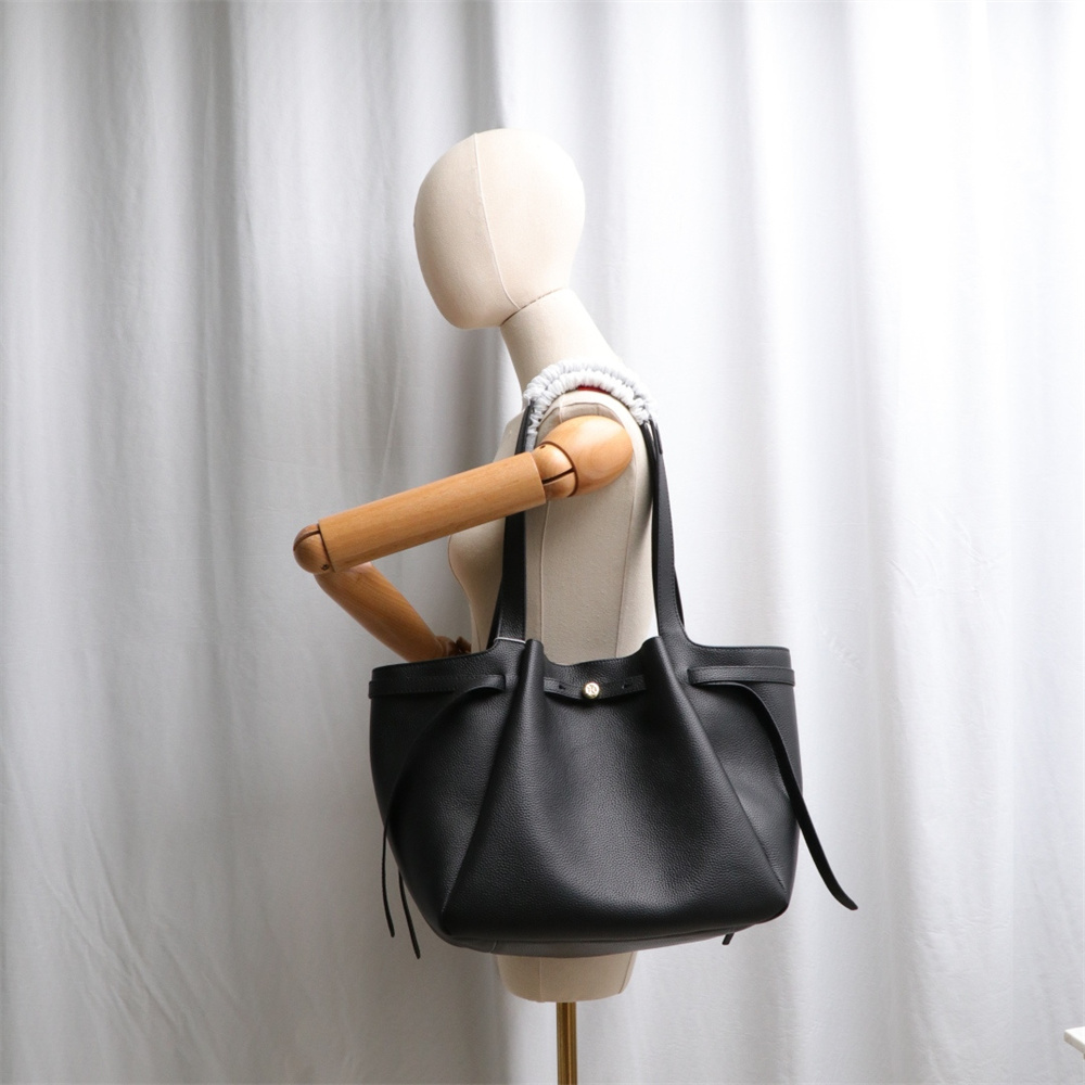 TORY BURCH（トリーバーチ） TORY BURCH ROMY PEBBLED BUCKET BAG