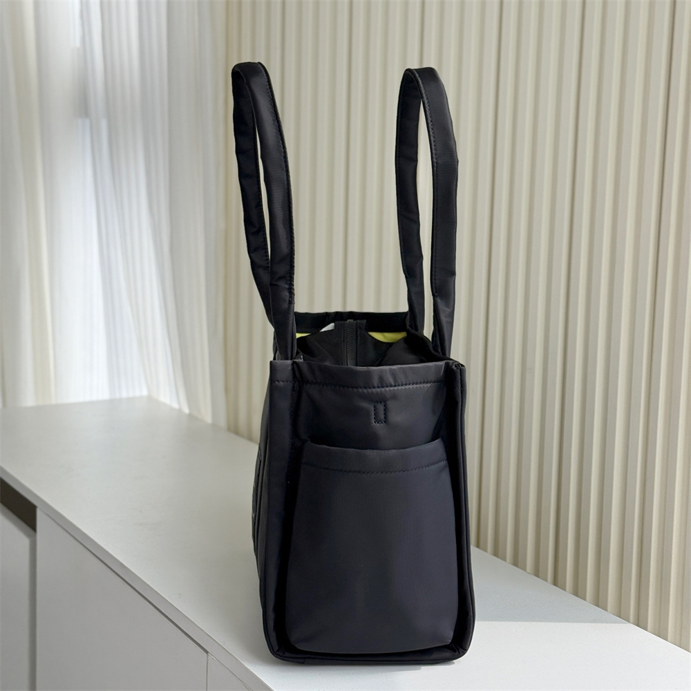 MARC JACOBS マークジェイコブス ザ パフィー ナイロン トート バッグ