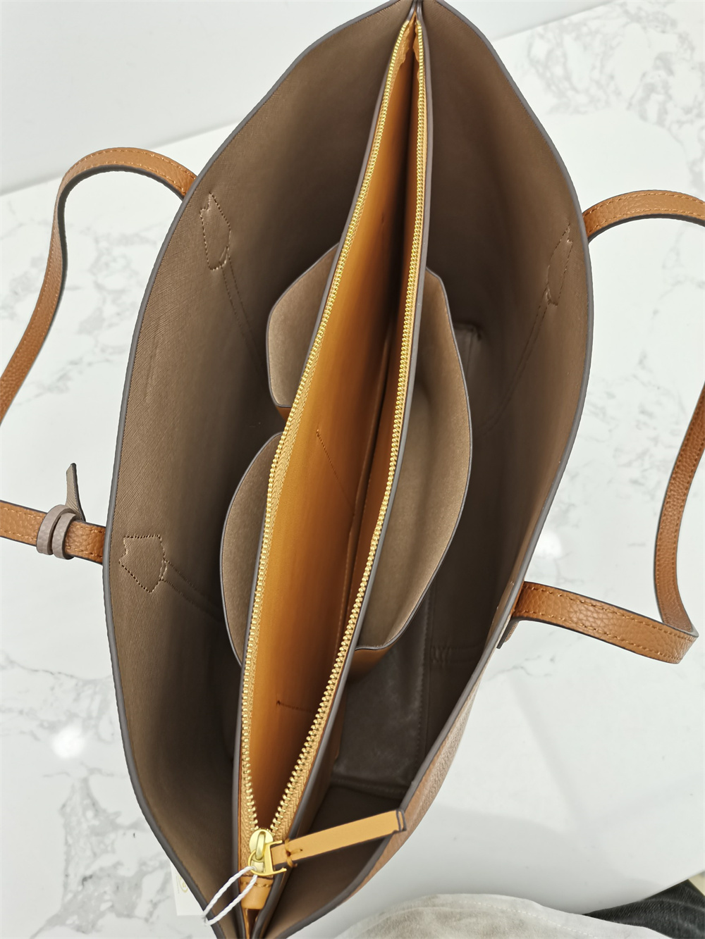 TORY BURCH（トリーバーチ） ペリー トリプルコンパートメント トート