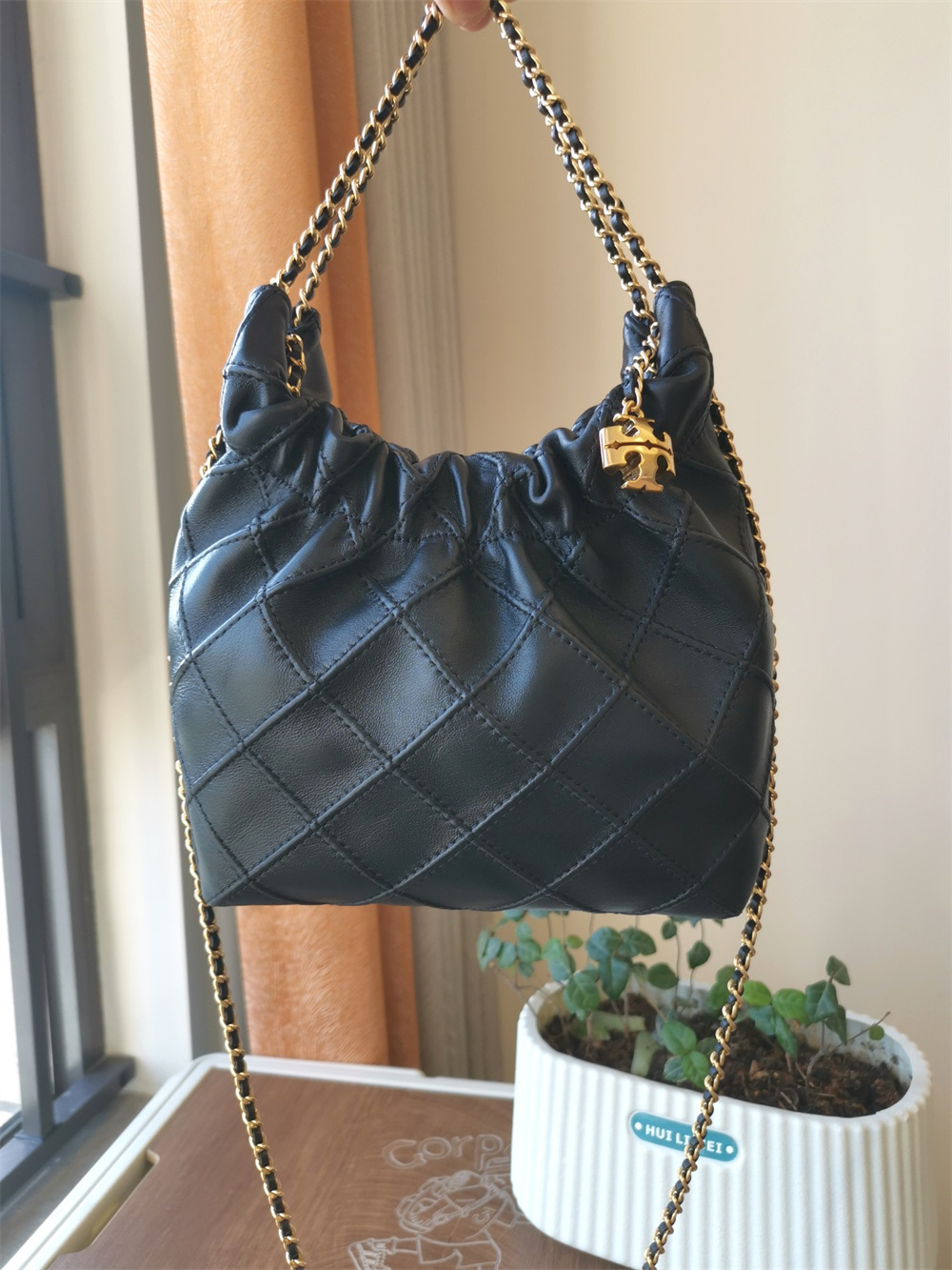 【美品】トリーバーチ ショルダーバッグ フレミング チェーン キルティング 紺色 美品】トリーバーチ ショルダーバッグ フレミング チェーン