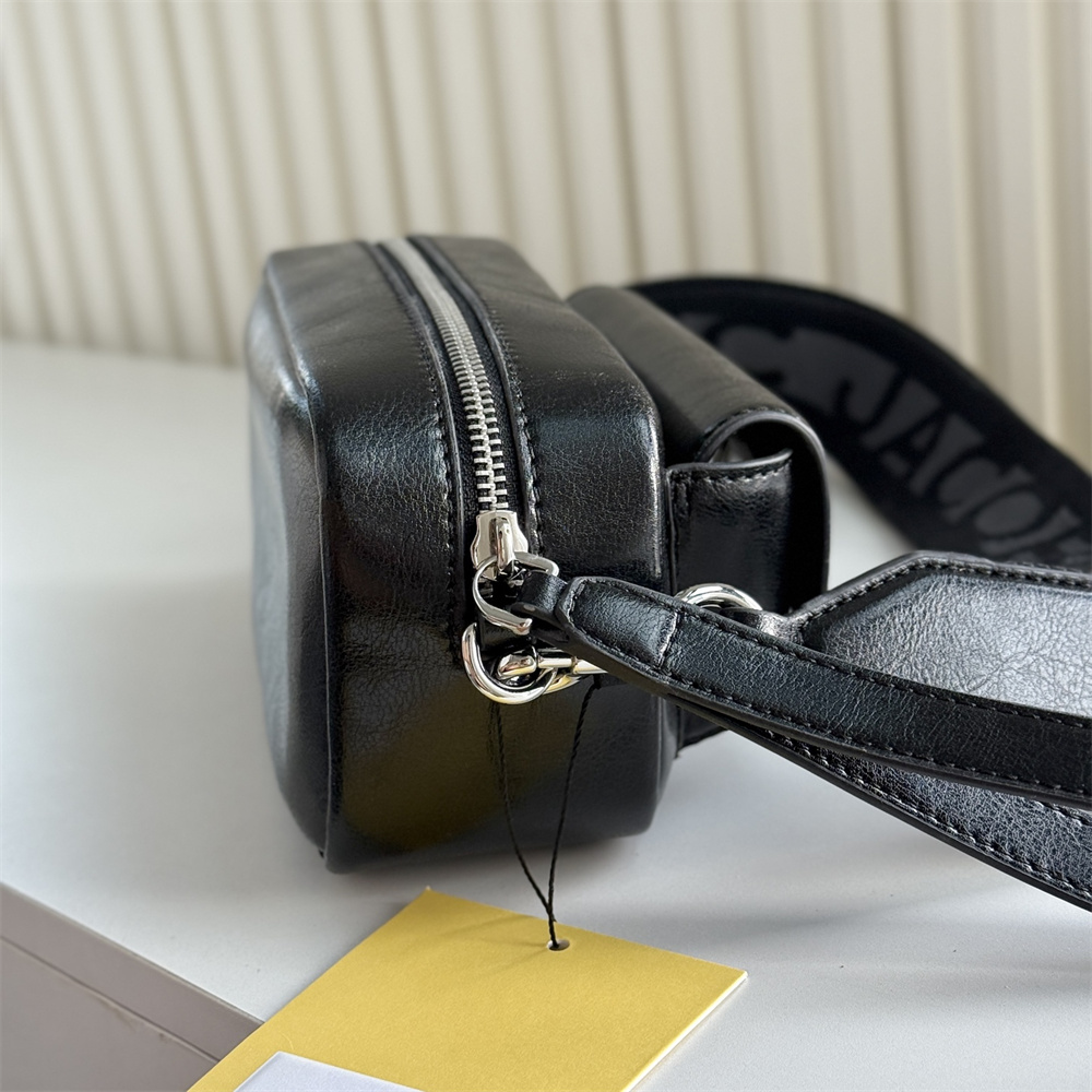 MARC JACOBS（マーク・ジェイコブス） クロスボディバッグ ミニバッグ