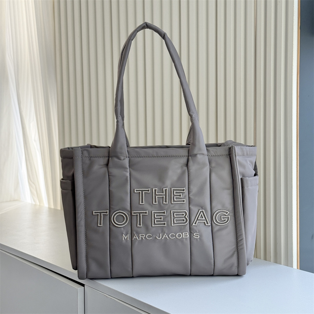 MARC JACOBS（マーク・ジェイコブス） ザ パフィー ナイロン トート