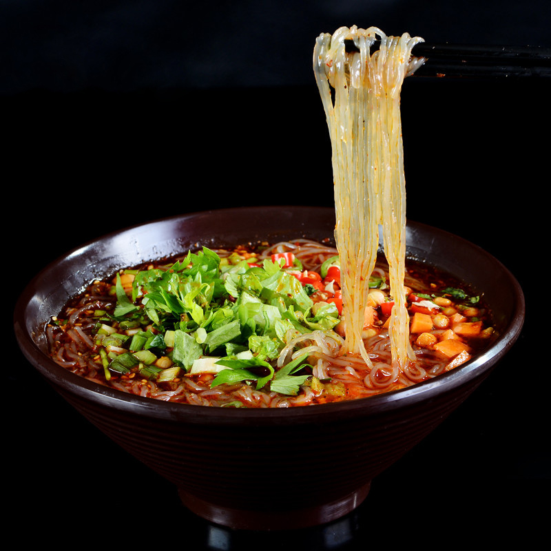 即席春雨 カップ 105g 白家酸辣粉絲 春雨スープ 1食入 中国食品 酸っぱくて辛い : x11373 : ハッピーライフ - 通販 -  Yahoo!ショッピング