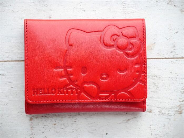 ハローキティ　本革二つ折り財布 ３カラー　Hello　Kitty　人気　かわいい　水玉　キュート　プ...