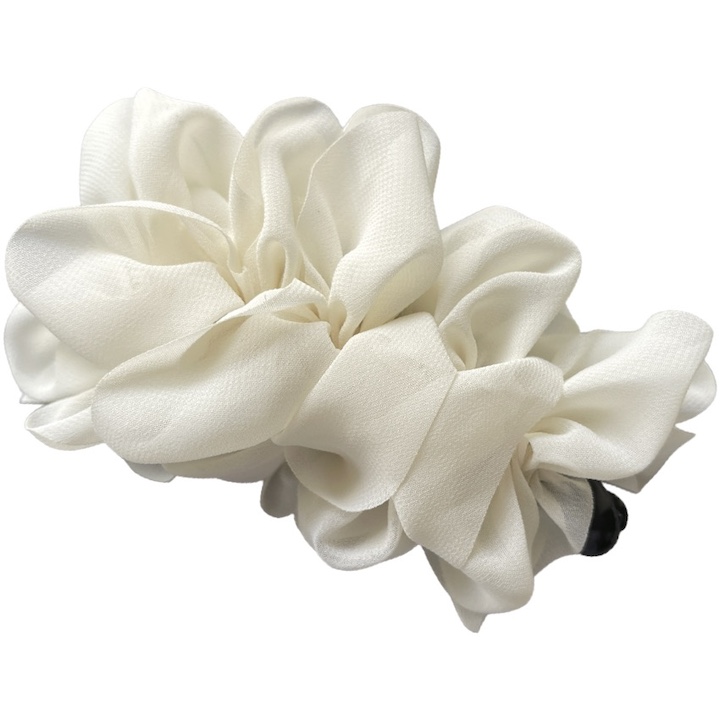 大人かわいい＊お花のヘアクリップ つまみ細工 white×英字リボン