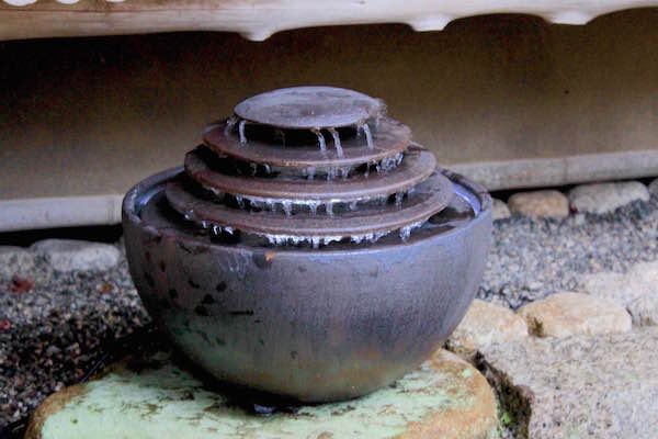 水琴窟 和風 庭 置物 室内用 信楽焼 すいきんくつ いぶし銀の水琴窟