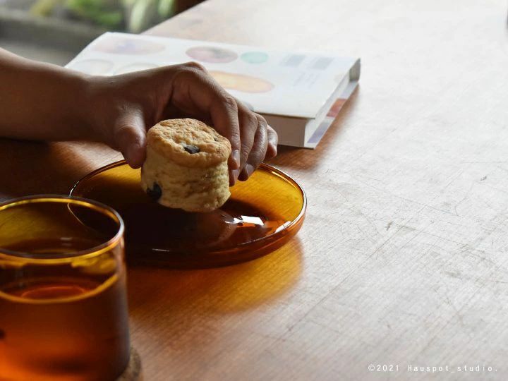 レトロな色使いがかわいい3色展開の耐熱グラスシリーズ｜skon プレート