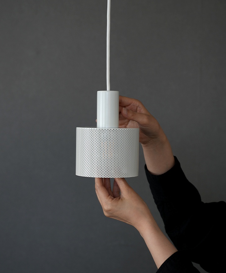 ペンダントライト E26 ホワイト、チャコール コード長：60cm、100cm KT