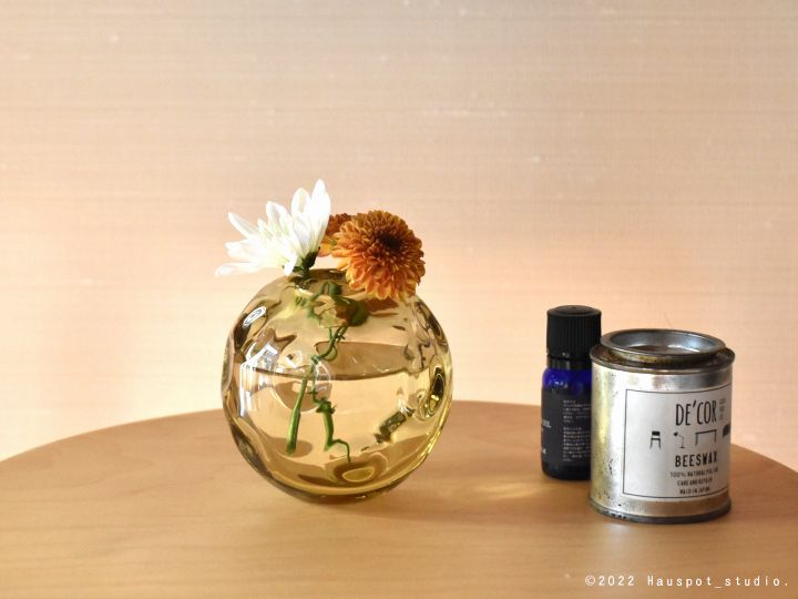 重厚感のあるガラスをそのまま塊にしたような贅沢な花瓶｜Sghr メテオ フラワーベース