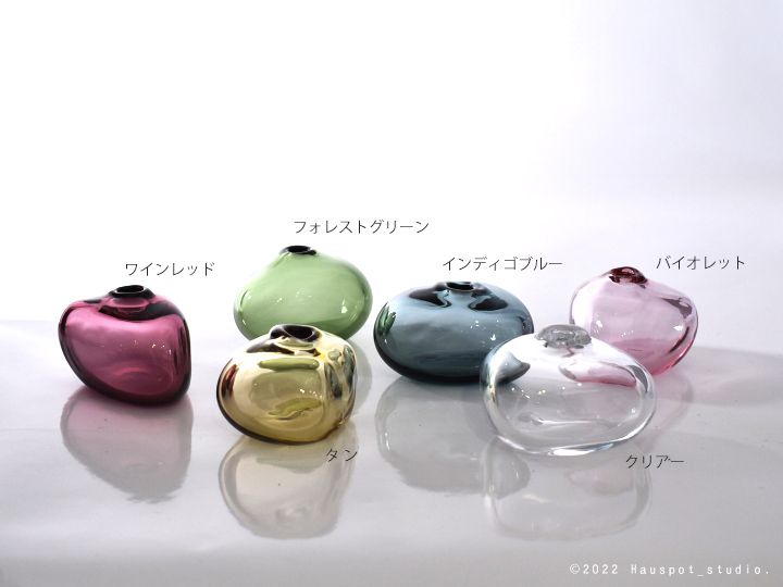 ぽってりとした個性的なフォルムと6色のカラーリングを楽しめる一輪挿し｜sghr mini vase
