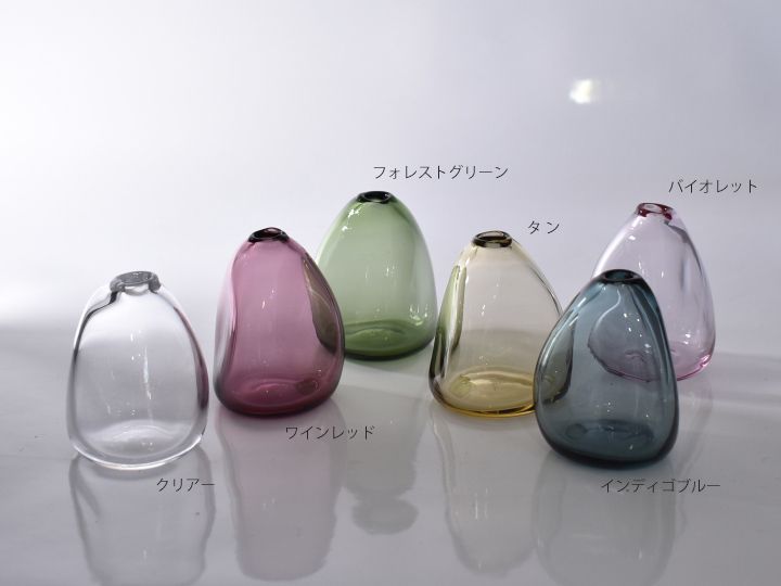 ぽってりとした個性的なフォルムと6色のカラーリングを楽しめる一輪挿し｜sghr mini vase