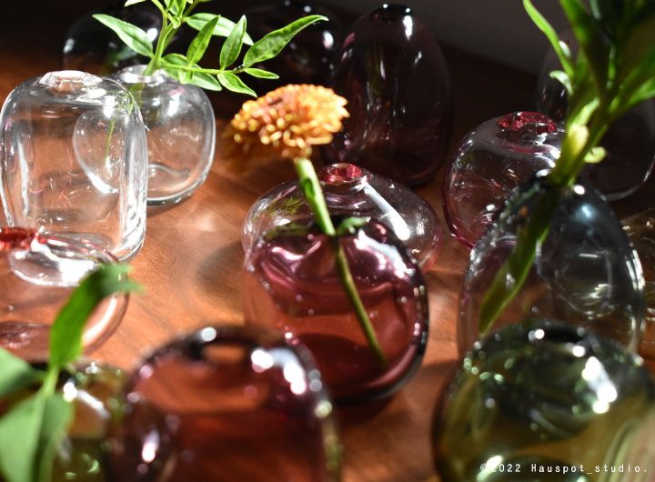 ぽってりとした個性的なフォルムと6色のカラーリングを楽しめる一輪挿し｜sghr mini vase