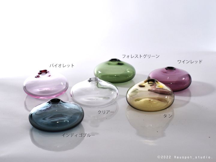 ぽってりとした個性的なフォルムと6色のカラーリングを楽しめる一輪挿し｜sghr mini vase