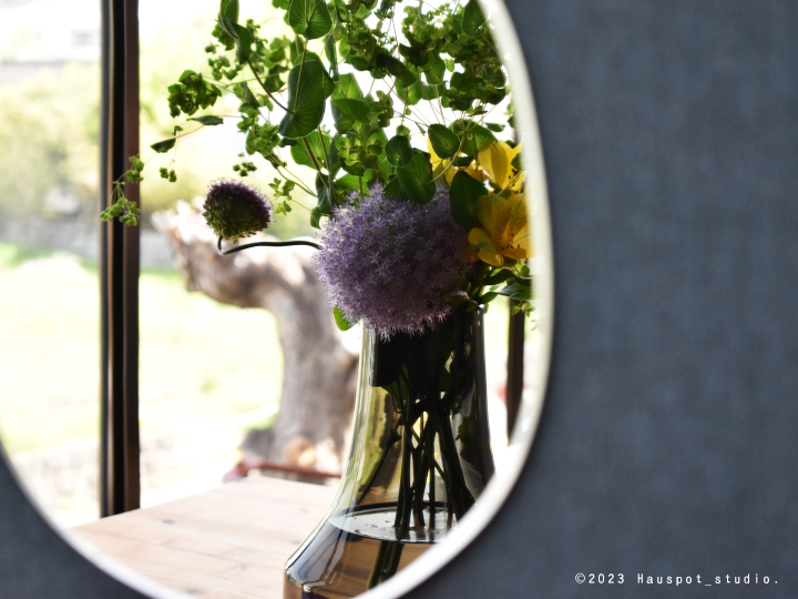 取り付け簡単なスタイリッシュな真鍮ウォールミラー｜ブラスウォールミラー