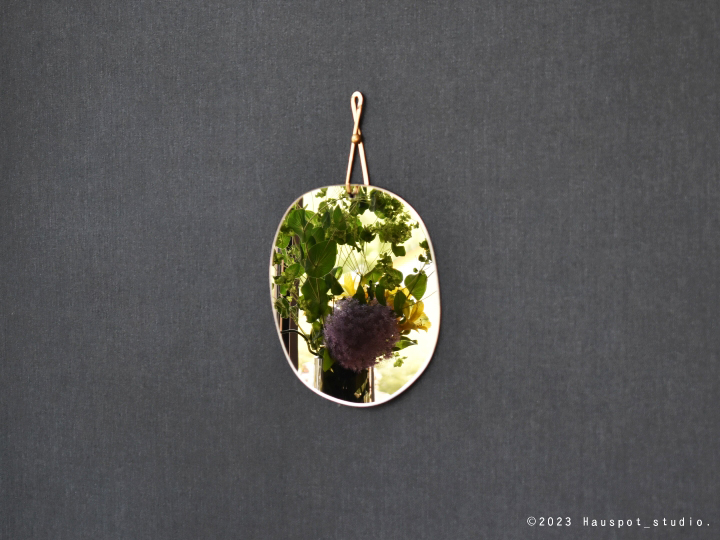 取り付け簡単なスタイリッシュな真鍮ウォールミラー｜ブラスウォールミラー