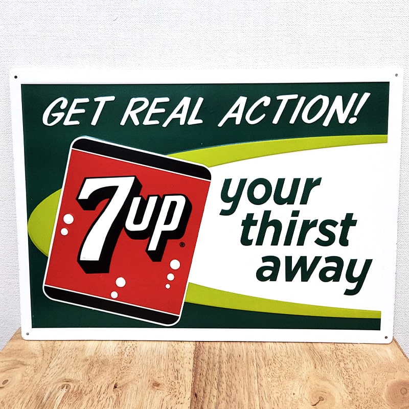 ブリキ看板 エンボスメタルサイン 7UP GET REAL ACTION ロゴ