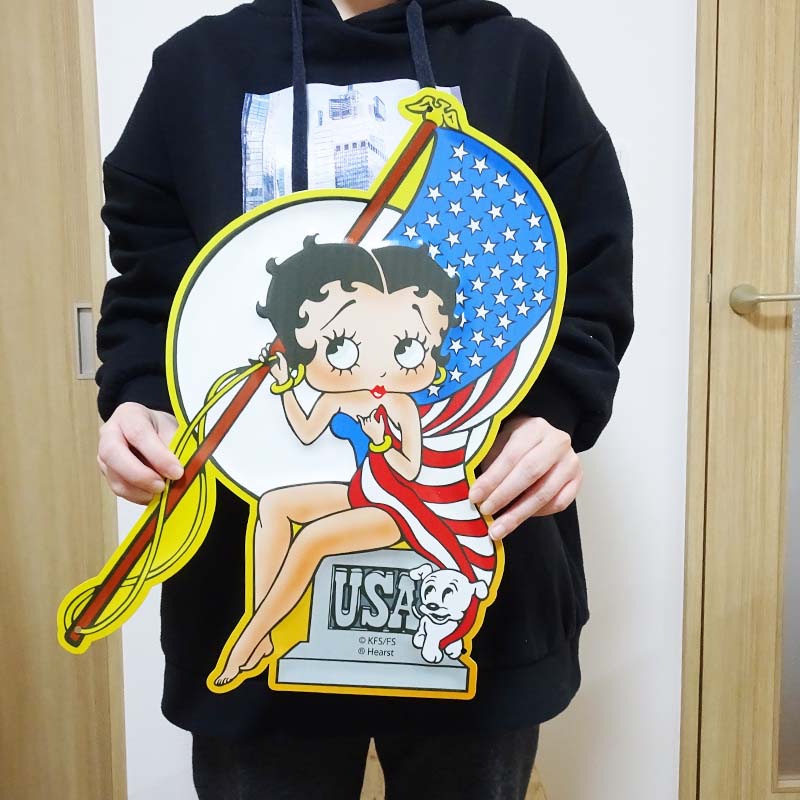 アメリカン レトロ ブリキ看板 Betty AMERICA エンボスメタルサイン