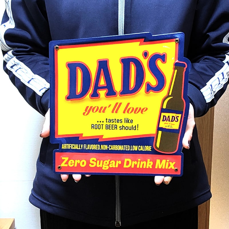 アメリカン レトロ ブリキ看板 DAD'S ミニエンボスメタルサイン