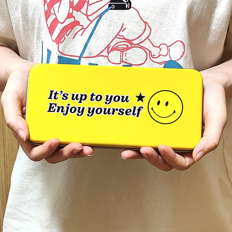 pencaseye-min.jpg