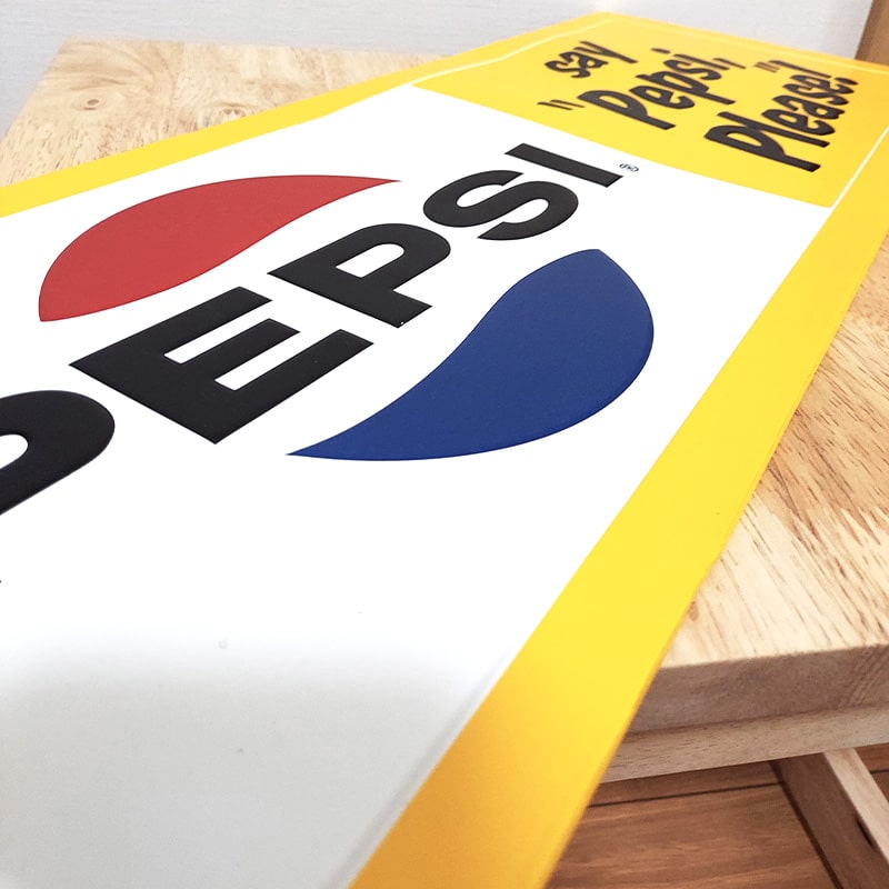 ブリキ看板 エンボスメタルサイン PEPSI say Pepsi Please おしゃれ アメリカン ペプシ コーラ ロゴ プレート イエロー 壁飾り  かわいい : pepsi-say-pepsi-please : Zippoタバコケース喫煙具のハヤミ - 通販 - Yahoo!ショッピング