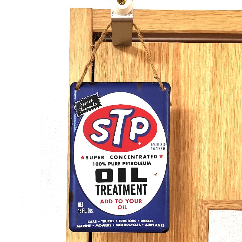 ブリキ看板 STP Oil Treatment ハンギング エンボスメタルサイン 壁