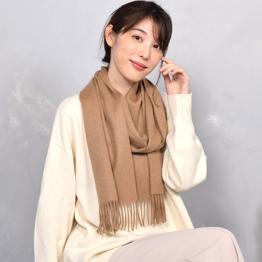 FENDI ベージュ カシミヤ　マフラー フリンジ付き 良品✨】FENDI フェンディ ベージュ ロゴマフラー フリンジ付き