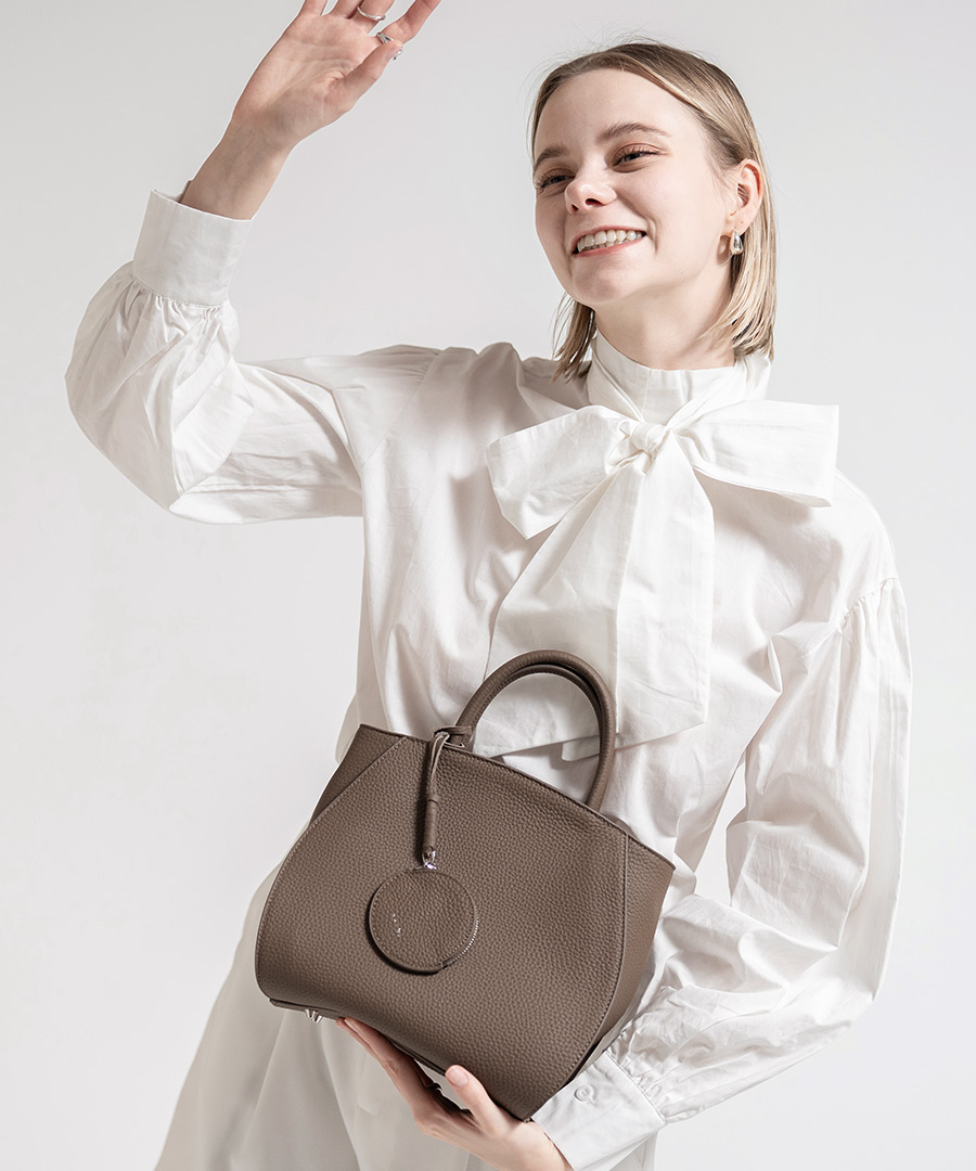 HAYNI（ヘイニ） 「1/9(20時)から販売開始」本革 ショルダーバッグ