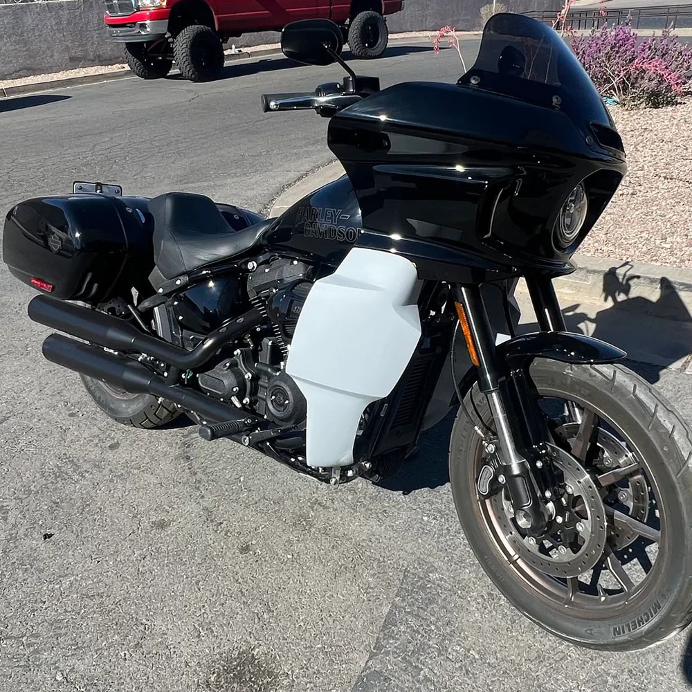 ★レア物 新品未開封 ハーレー M8 ローライダーST ロワーフェアリング(スピーカー用カットアウト仕様) 【BMC】 【TMF2654855574】(97048円)