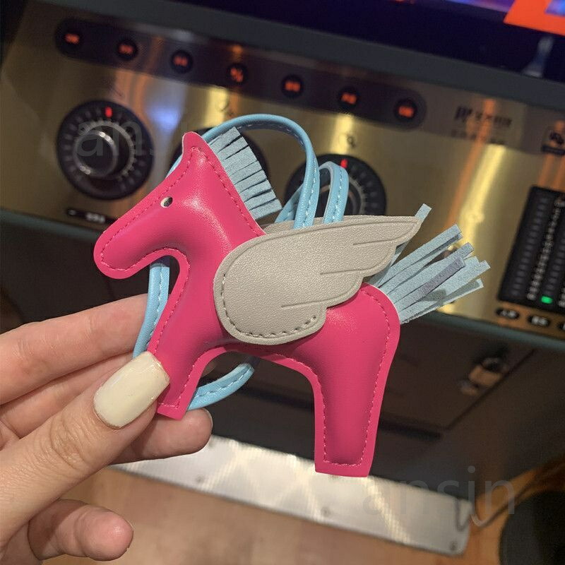 バッグチャーム 馬チャーム ロデオチャーム ペガサス キーホルダー PUレザー 軽量 小型 高級 かわいい おしゃれ 母の日 ギフト レザー小物 |  | 12