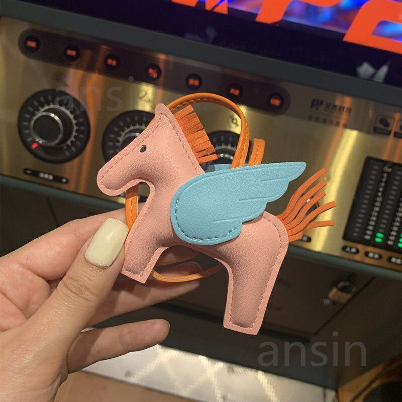 バッグチャーム 馬チャーム ロデオチャーム ペガサス キーホルダー PUレザー 軽量 小型 高級 かわいい おしゃれ 母の日 ギフト レザー小物 |  | 13