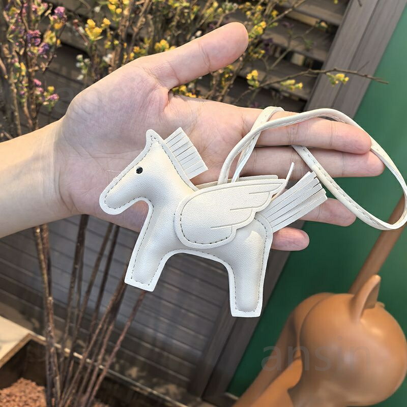 バッグチャーム 馬チャーム ロデオチャーム ペガサス キーホルダー PUレザー 軽量 小型 高級 かわいい おしゃれ 母の日 ギフト レザー小物 |  | 15