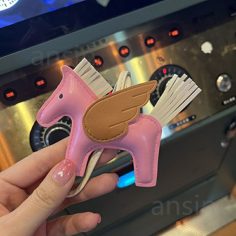 バッグチャーム 馬チャーム ロデオチャーム ペガサス キーホルダー PUレザー 軽量 小型 高級 かわいい おしゃれ 母の日 ギフト レザー小物 |  | 21
