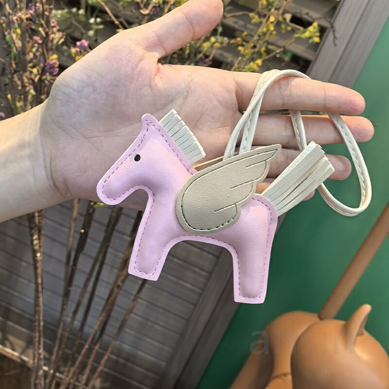 バッグチャーム 馬チャーム ロデオチャーム ペガサス キーホルダー PUレザー 軽量 小型 高級 かわいい おしゃれ 母の日 ギフト レザー小物 |  | 24