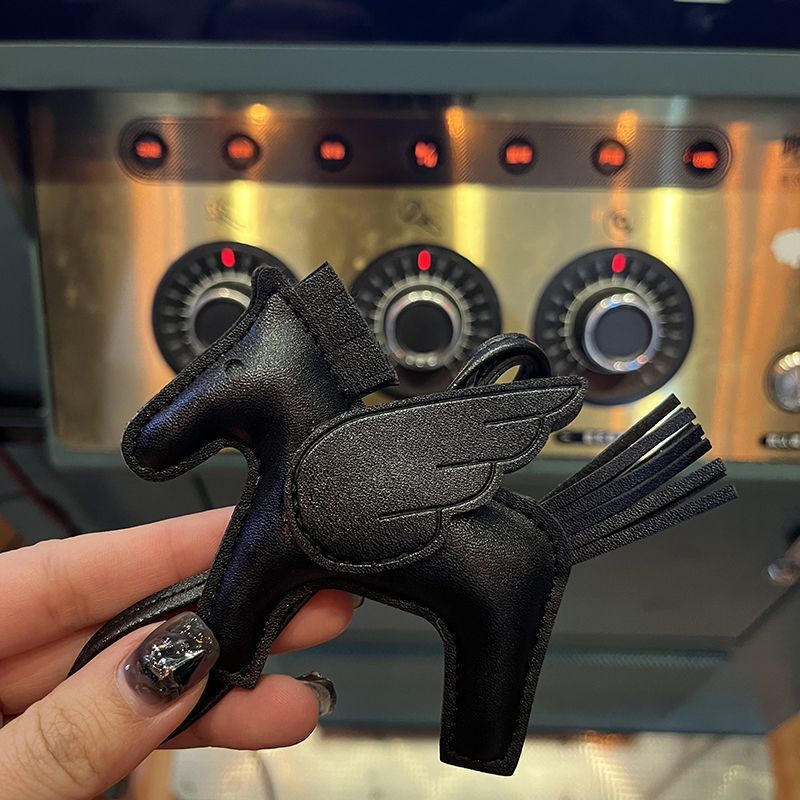 バッグチャーム 馬チャーム ロデオチャーム ペガサス キーホルダー PUレザー 軽量 小型 高級 かわいい おしゃれ 母の日 ギフト レザー小物 |  | 25