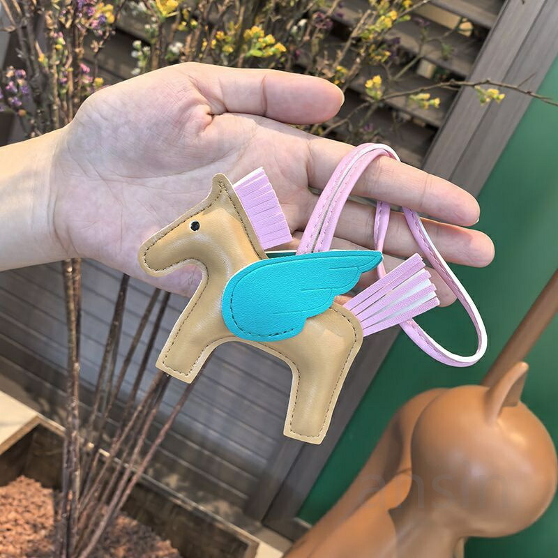 バッグチャーム 馬チャーム ロデオチャーム ペガサス キーホルダー PUレザー 軽量 小型 高級 かわいい おしゃれ 母の日 ギフト レザー小物 |  | 11