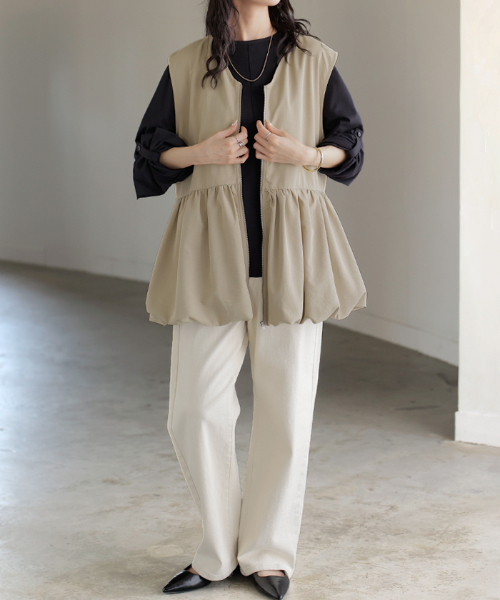 ベスト バルーン トップス レディース シワになりにくい 軽量 ジップアップ バルーンベスト 体型カバー お尻が隠れる Vネック 重ね着 レイヤード ノースリーブ | HUG.U | 02