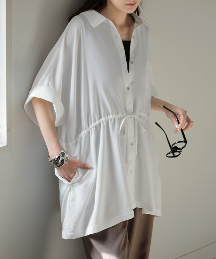 ブラウス ウエストドロー レディース トップス ロング シャツ チュニック ドルマン しわになりにくい 半袖 五分袖 羽織 ライトアウター 軽い サテン きれいめ | HUG.U | 01