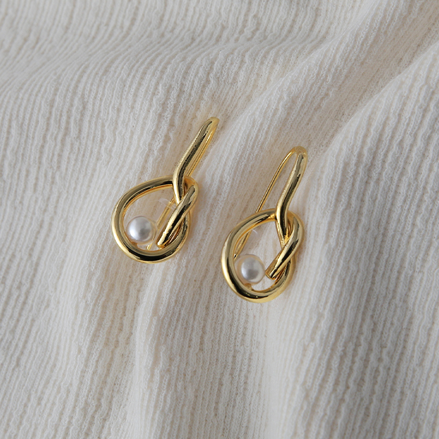 パール ピアス 変形 ドロップ メール便  ねじり アクセサリー アクセ シルバーピアス | HUG.U | 01