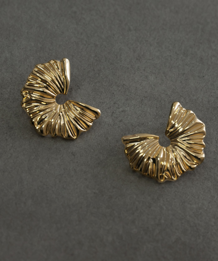 ピアス アクセサリー シルバー ゴールド シルバーアクセサリー 大ぶり カーブ ウェーブ アクセ ハーフムーン | HUG.U | 01