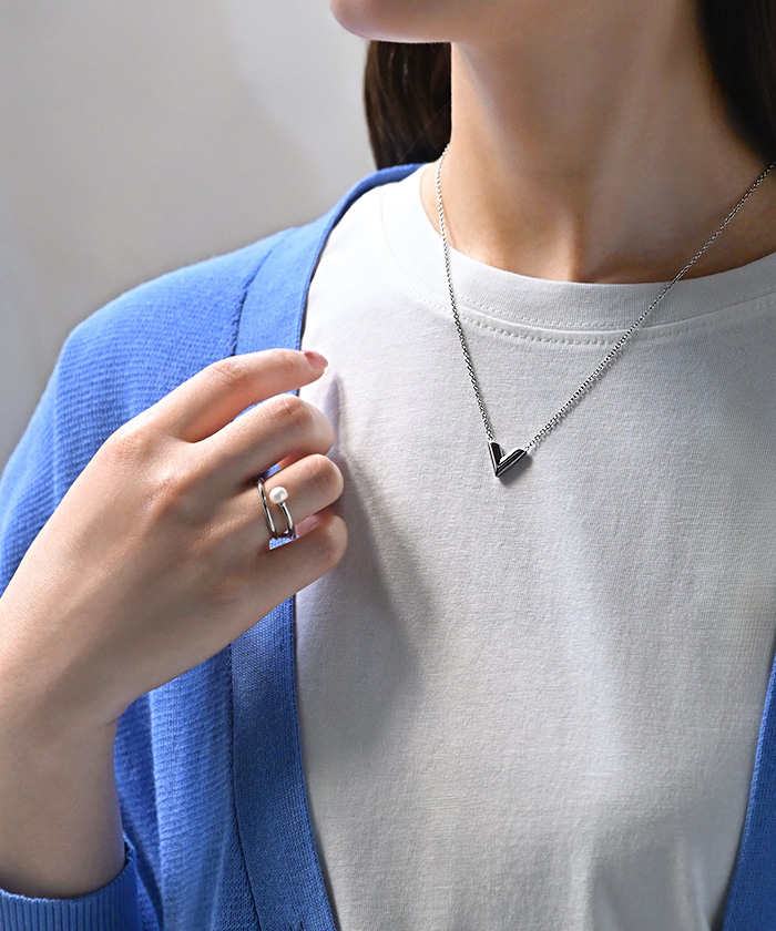 ネックレス V字 ロゴ モチーフ レディース アクセサリー チェーン ロング ロングネックレス オブジェ 錆びにくい | HUG.U | 02