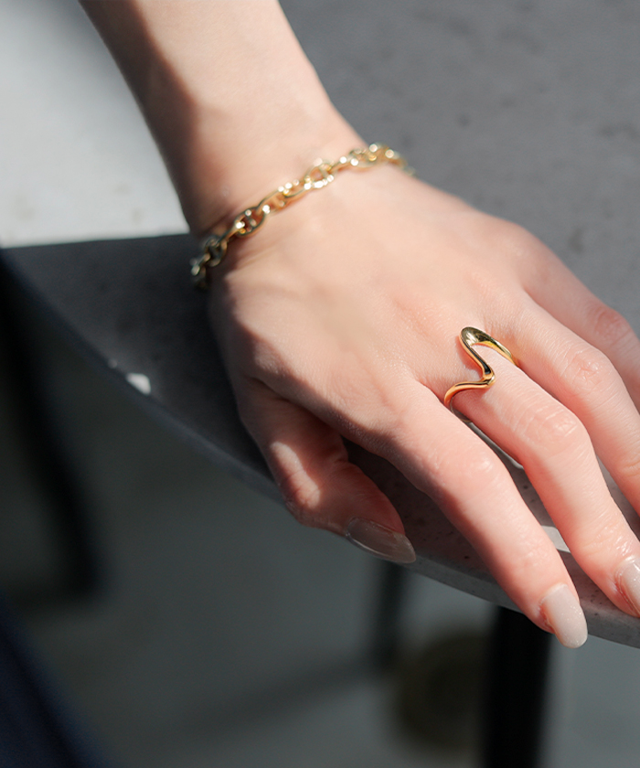 リング サージカルステンレス アクセサリー シルバー ゴールド 錆びにくい 金属アレルギー 金アレ ウェーブ シルバーアクセサリー アクセ 指輪 アレルギー対応 | HUG.U | 01