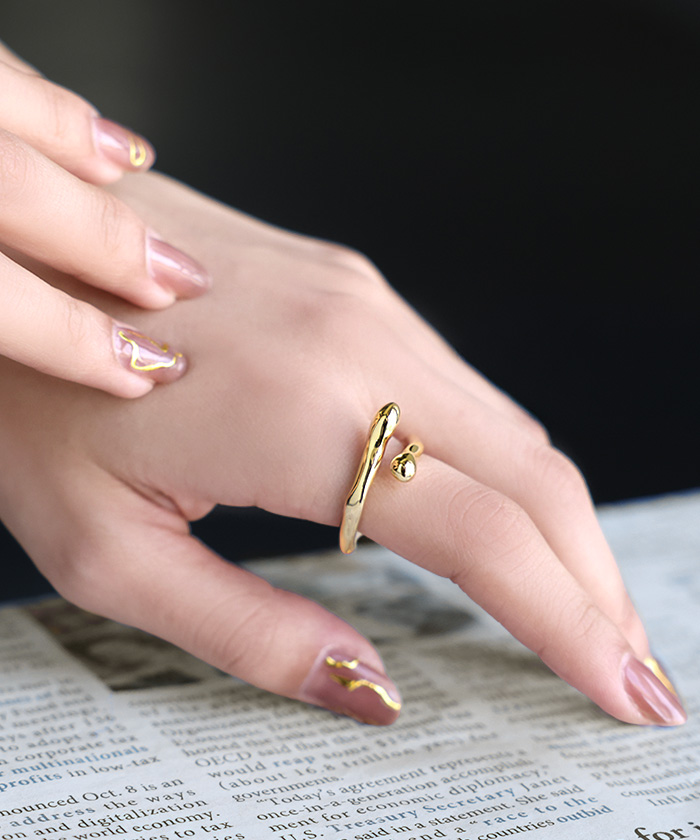 リング ニュアンス メタル モチーフ アクセサリー レディース 指輪 アクセ シルバー ゴールド シルバーアクセサリー 変形 アンバランス アシンメトリー ツイスト | HUG.U | 02