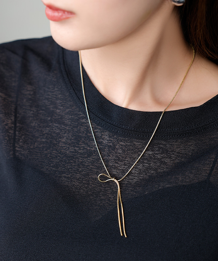 ネックレス リボン デザイン モチーフ レディース アクセ アクセサリー ノット 結び目 チェーン シンプル ニュアンス アジャスター 調整 華奢 細い 合金 ロング | HUG.U | 02