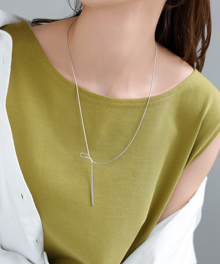 ネックレス リボン デザイン モチーフ レディース アクセ アクセサリー ノット 結び目 チェーン シンプル ニュアンス アジャスター 調整 華奢 細い 合金 ロング | HUG.U | 01