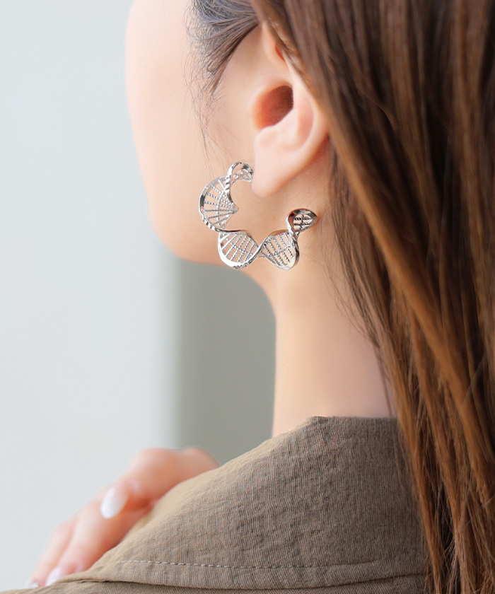 ピアス スパイラル デザイン アクセサリー レディース アクセ 大ぶり 大きめ ツイスト ねじり ウェーブ 螺旋 らせん おしゃれ きれいめ | HUG.U | 01